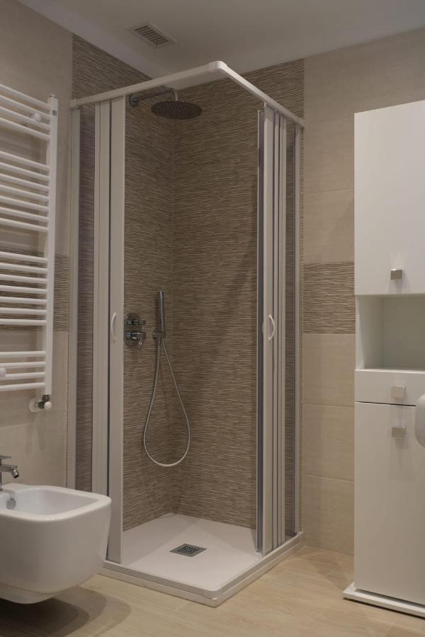 Homega - City Center New Apartment Bari Buitenkant foto